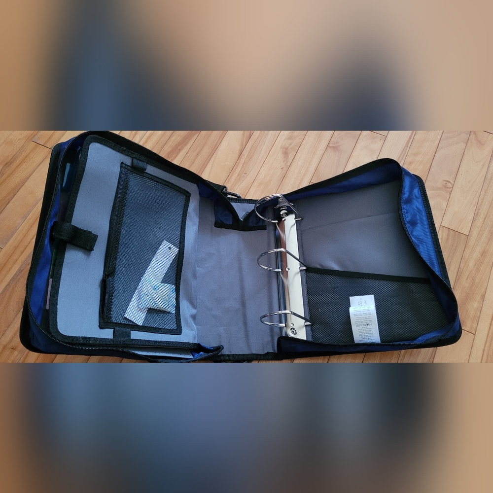 Amazon Basics Binder - Picture 4 of 4